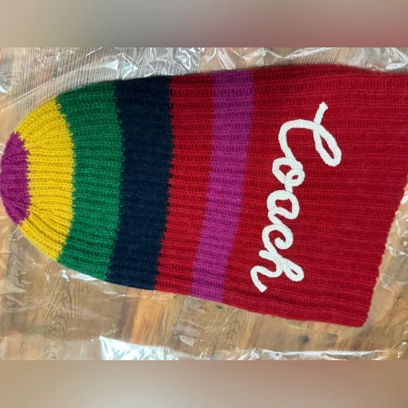 Rare Coach Logo Winter Hat / Beanie - Picture 2 of 8